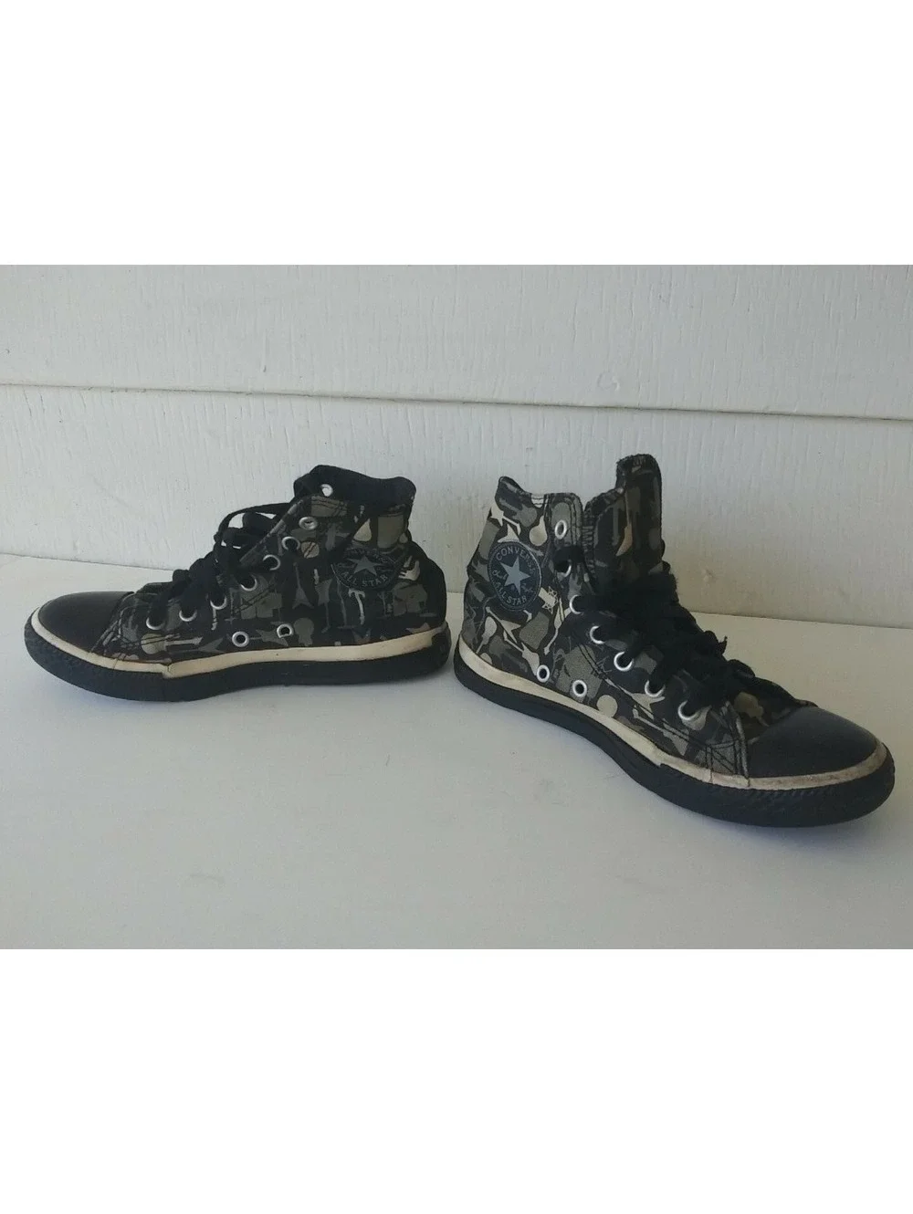 Converse All Star Chuck Taylor Youth Size 2 High Tops Guitar Music Black Brown